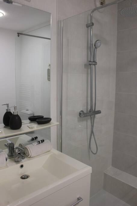 Appartement De Charme - Proche Centre-Ville Et Gare Montpellier Luaran gambar